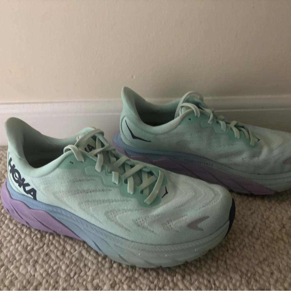 Hoka Arahi 6 Women's Mint and Lavender  Shoes